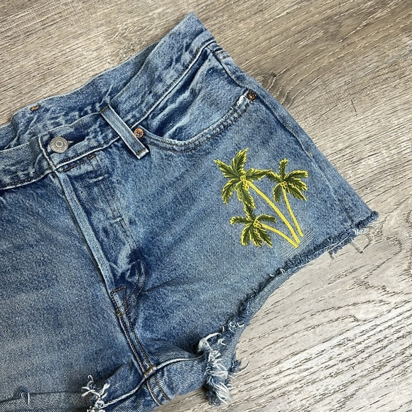 Levi’s 501 High Waisted Button Fly Jean Shorts with Embroidered Palm Tree Sz 29 - Picture 3 of 10